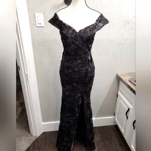 Ricarica Elegant Black Textured Off The Shoulder Formal Dress